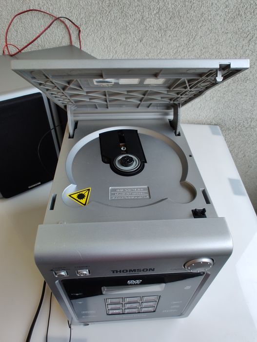 Wieża THOMSON CS900VD 2 x 15 W 8 ohm