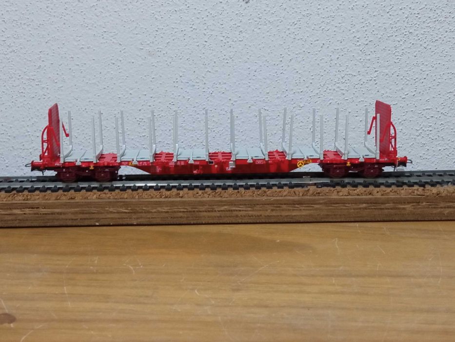 TAKARGO H0 1/87 - vagão plataforma Sgnss com fueiros - PTTRAINS 100051