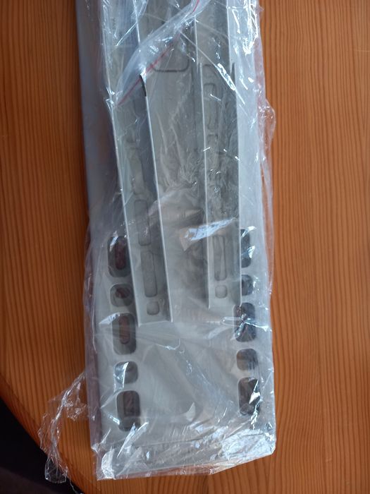 Suporte para televisão. Marca Uppleva.