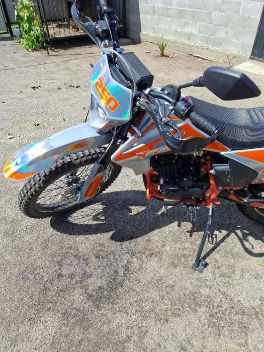 Продаєця кові 250