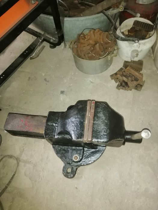 Тиски, ширина губок 140 мм