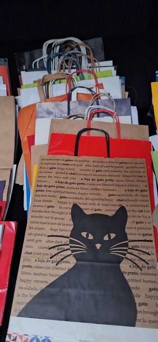 Vendo coleção de 150 sacos de papel de várias lojas, todos diferentes.