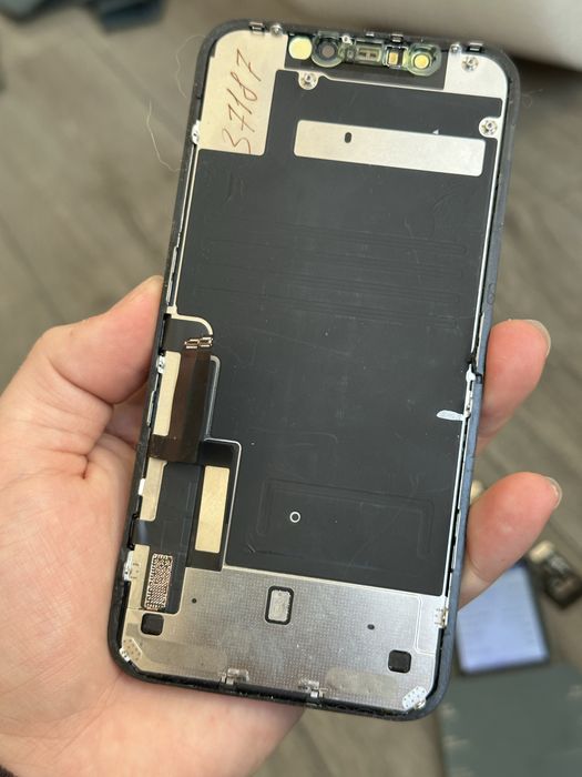 Дисплей iPhone 11