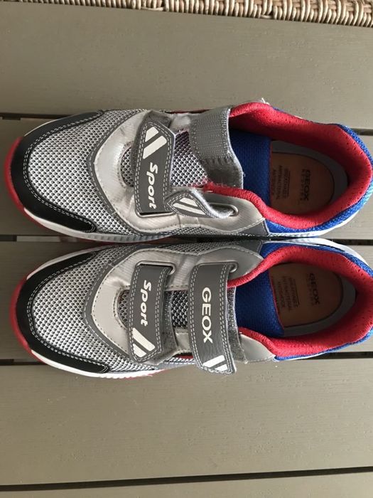 Продаються Кросівки