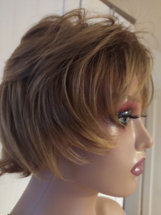 Peruka Pixie krótką jasny braz nr . 7