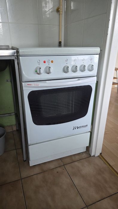 Kuchenka gazowa z piekarnikiem elektrycznym