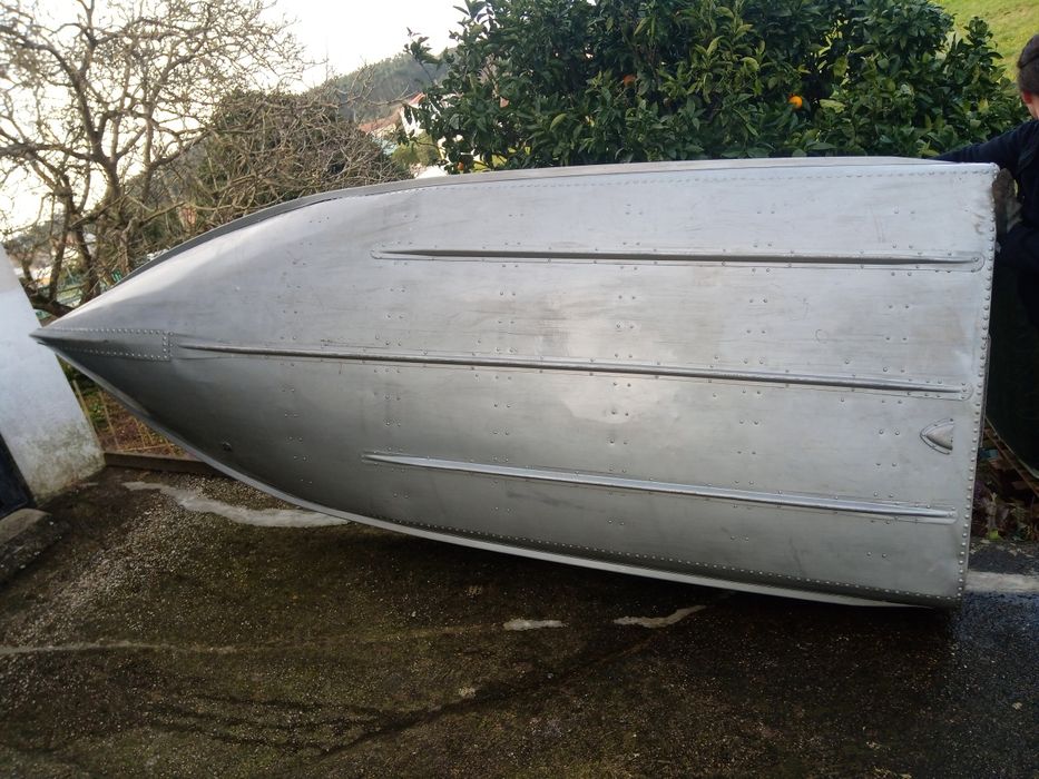 Barco a remos em alumínio