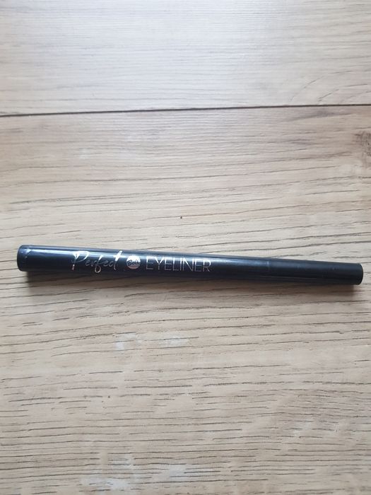 Bell Perfect Eyeliner 01 Black  w pisaku.