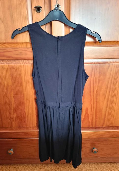 Vestido preto com aberturas H&M Divided, tamanho 34
