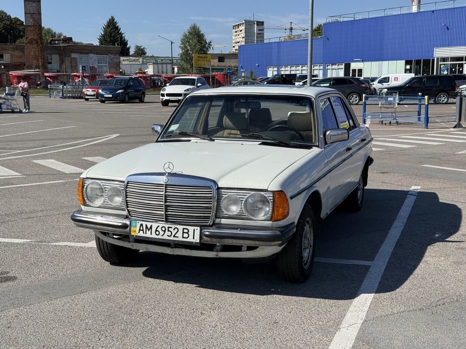Mercedes-Benz E-Class W123 1984