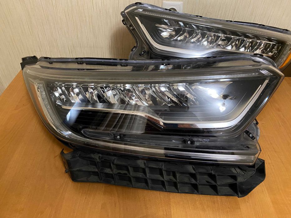 Honda CR-V фара 2017-2022 пара 33150TLAA11 33100TLAA11 Оригінал USA