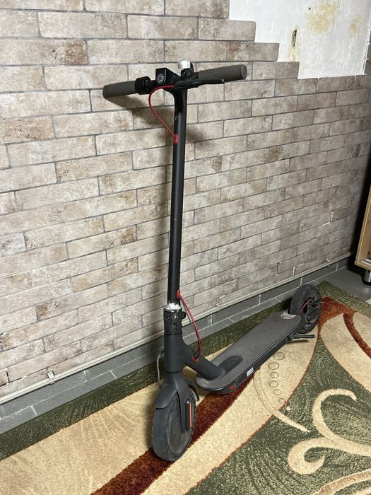 Xiaomi Mi M365 Electric Scooter