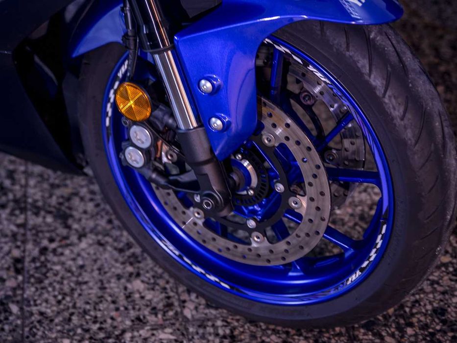 Yamaha R7 de 2024 em estado Irrepreensível. Linha Leo Vince. Extras