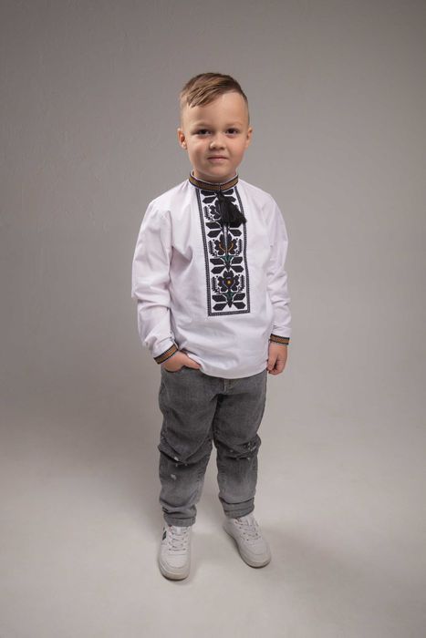 Вишиванка на хлопчика з чорною вишивкою