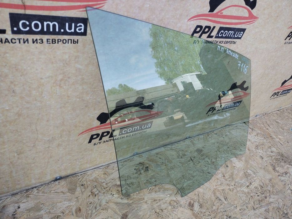 Jeep Renegade 2014- стекло двери переднее правое 2016 год