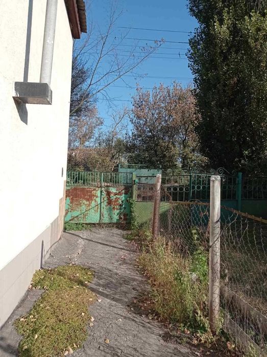 Частина будинку на Південному Вокзалі