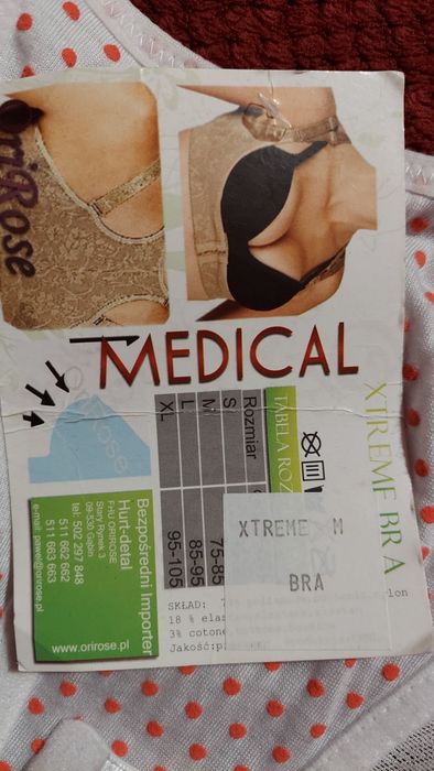 Biały gorset do unoszenia piersi