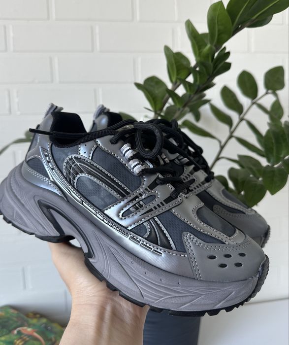 Круті та стильні кросівки дівчаткам