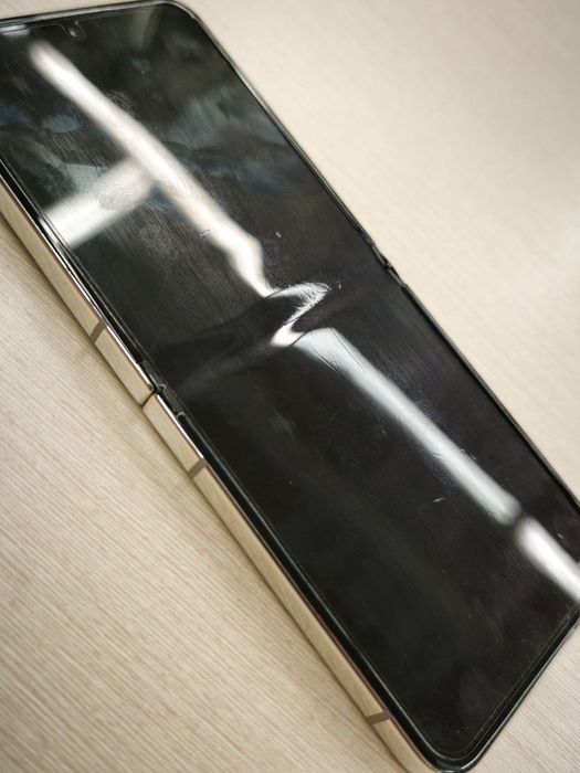 Samsung z flip 5 в хорошем состоянии