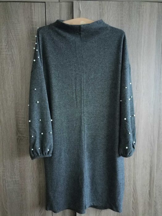 Sukienka sweterkową Reserved rozm L perełki