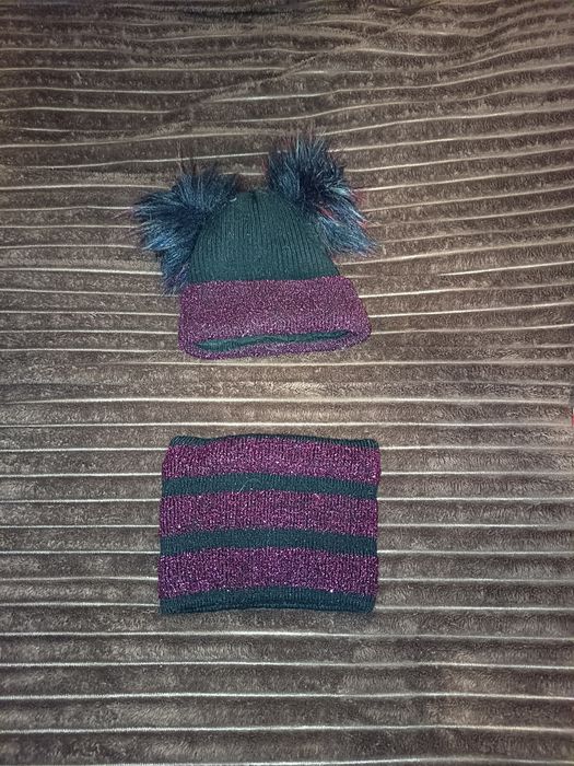 Віддам головні убори та шарфи для діток