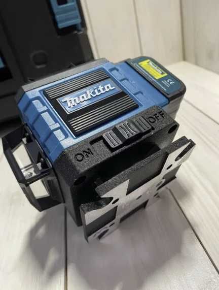 Promoção -60%  Nivel Laser auto-nivelante 16 Linhas verde, Makita.