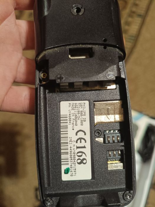 Продам мобильный телефон Philips  D2