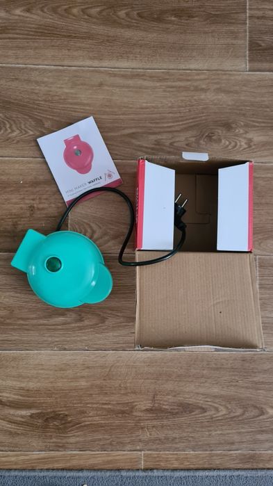 Мини вафельница как новая.