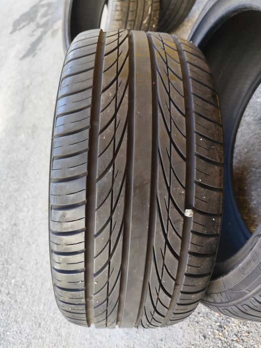 Pneus.  225/40R18