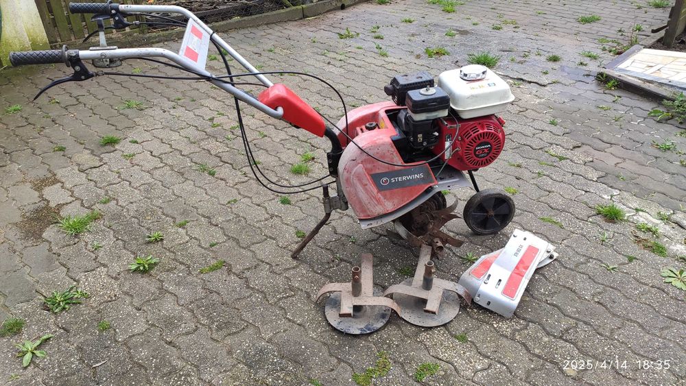 Moto Enxada Com Acessórios Com Pouco uso