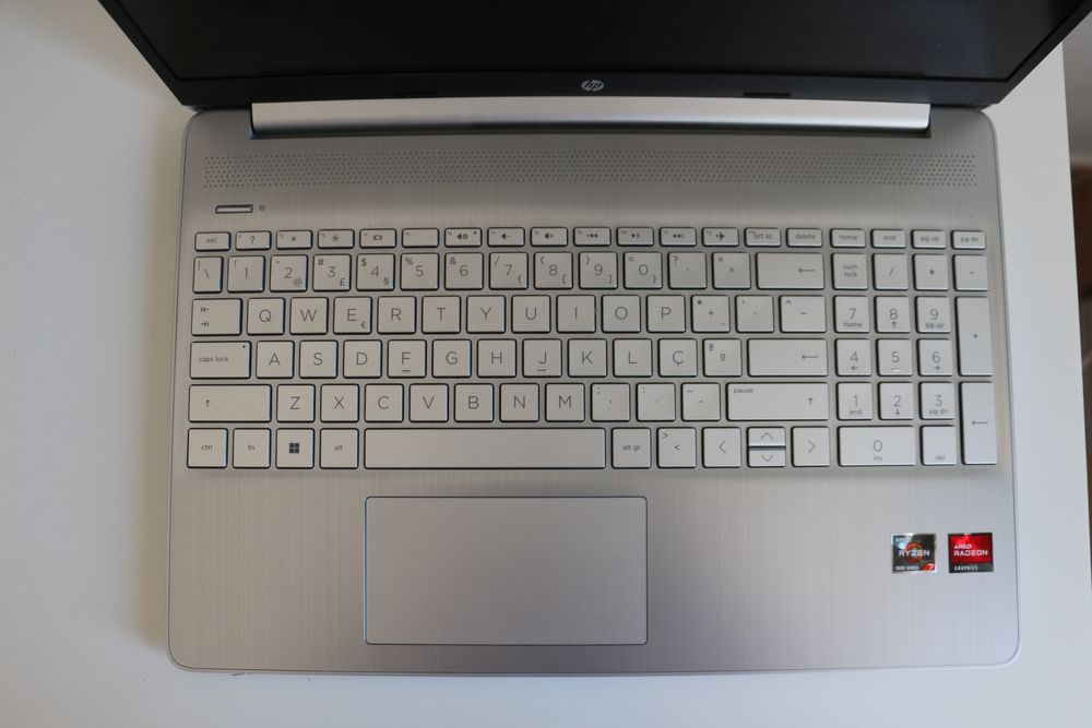 Laptop HP 15s-eq2xxx – Ryzen 7 • 16GB RAM • SSD 512GB