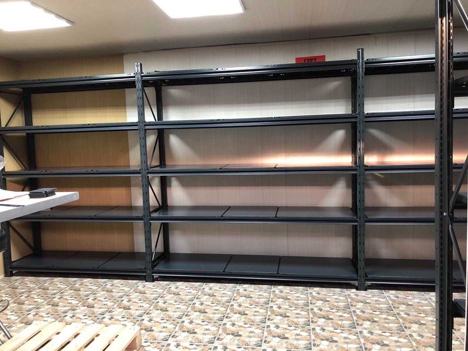Стелажі для торгівлі, стелажі в склад, каси, холодильники.