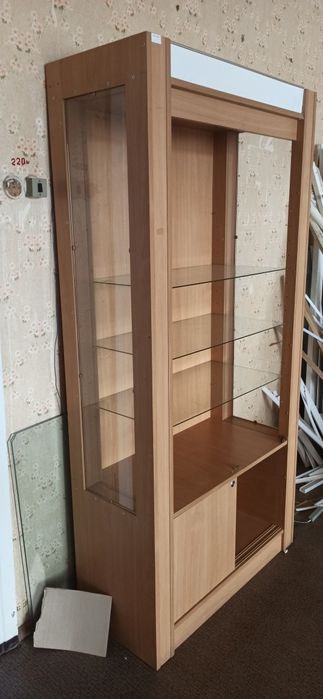 Продам шкаф витрина