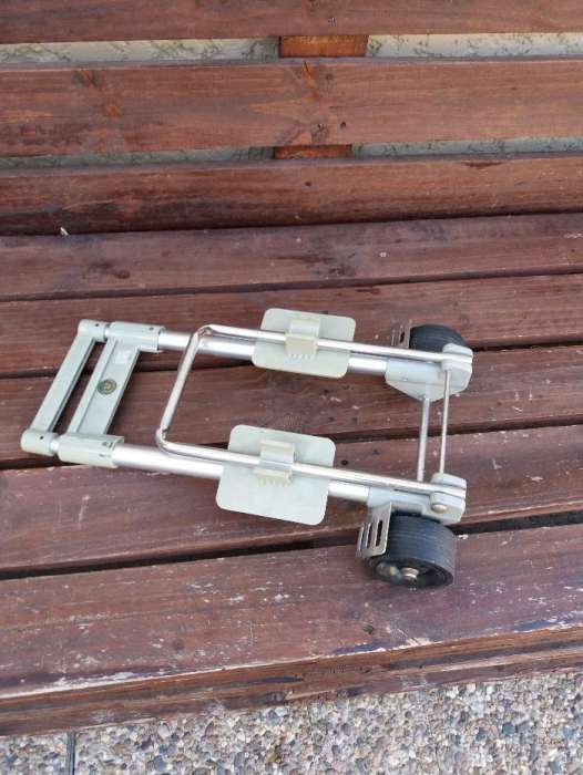 Vendo trólei para malas ou pastas / carteiras, desmontável.