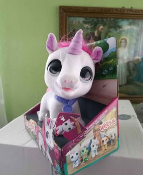 Nowy jednorożec Hasbro walkalost interaktywny na smyczy