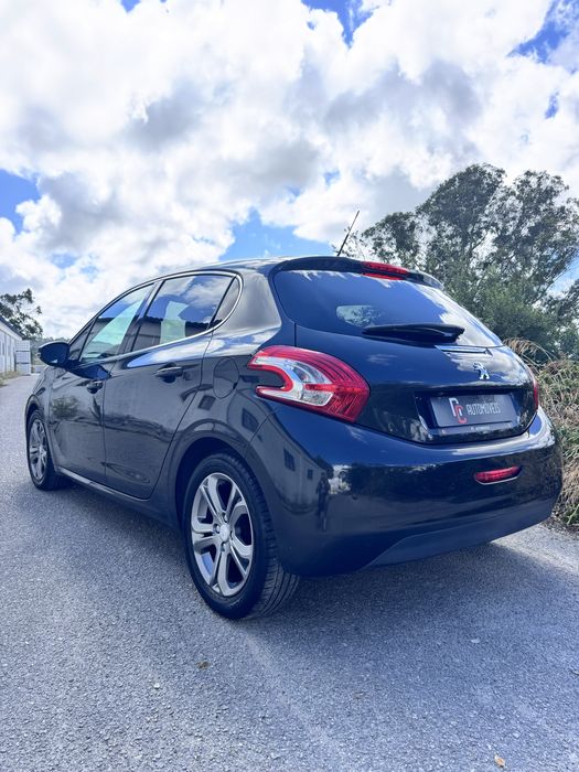 Peugeot 208 — fotografia 2