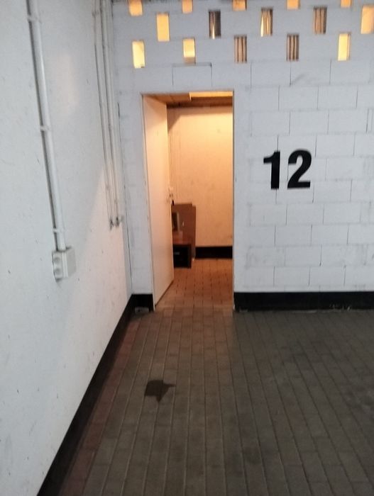 Wynajmę miejsce w hali garażowej
