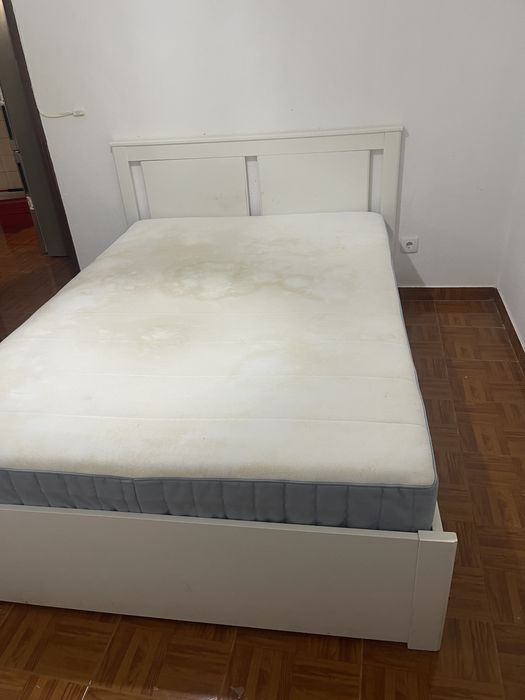 Cama de casal ikea songesand com estrado de ripas e colchao