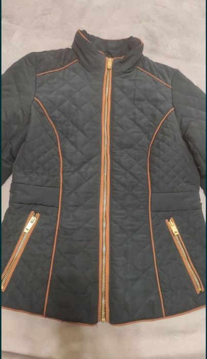 Куртка синяя стеганная с коричневым акцентом.H&M.