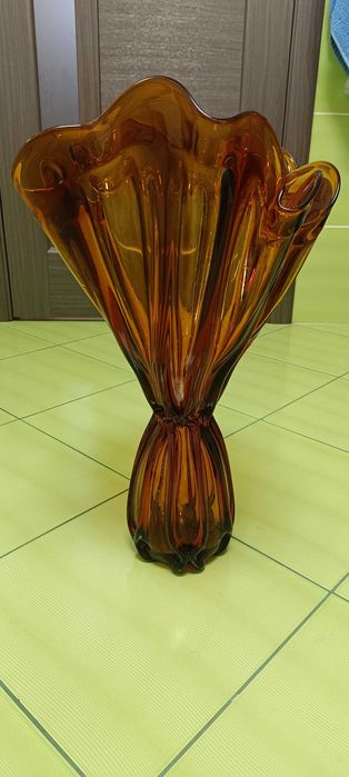 Ваза для квітів скляна