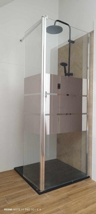 Kabina prysznicowa szklana sciana