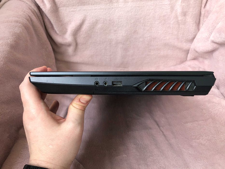 XMG APEX 15 на десктопном Ryzen 9 3900x Ram 64GB Nvidia 2070 NVME 1024Gb SATA3 128GB