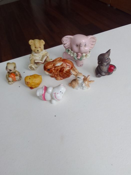 8 ceramicznych zwierzaków.