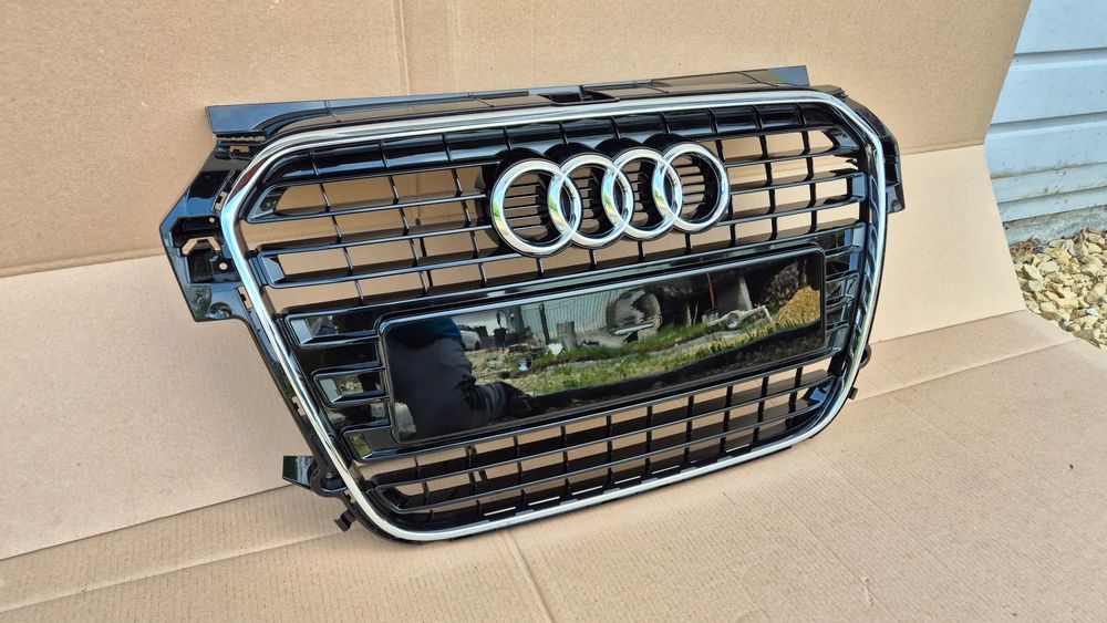 Atrapa Chłodnicy Grill Audi A1 8X0 10-14 OE 8X0853651 Black Połysk Oryg NEW
