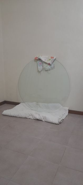 Round Table Glass64738136657538122