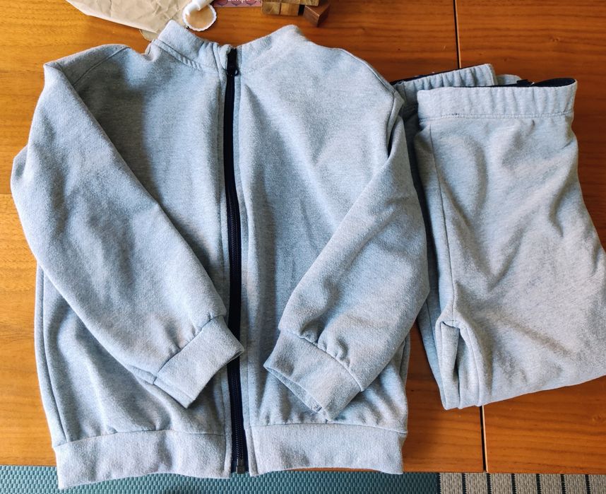 Conjunto desportivo, calças fato de treino,camisola,Decathlon 4/5 anos