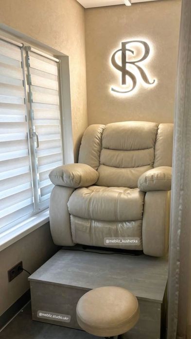 Крісло реклайнер 180 градусів для майстрів