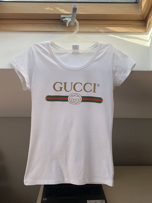 Biała koszulka z krótkim rękawem