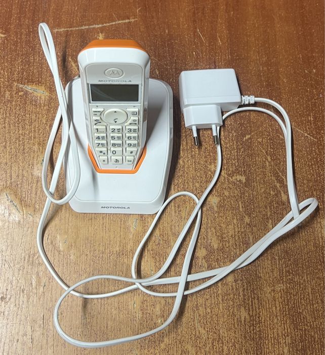 Радіотелефон Motorola S1201O orange/white