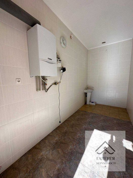 Продаж комерційного приміщення  218м2